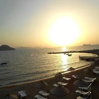 Blue Bodrum 터그트레이스